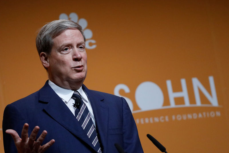 © Reuters. Stanley Druckenmiller, former chairman and president of Duquesne Capital, speaks during the Sohn Investment Conference in New York City