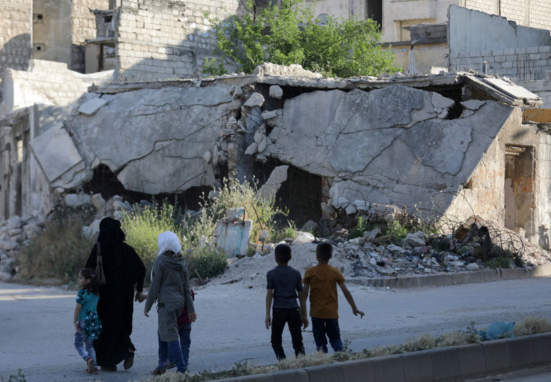 © Reuters. احتدام المعارك في شمال غرب سوريا بعد هجوم مضاد لقوات المعارضة