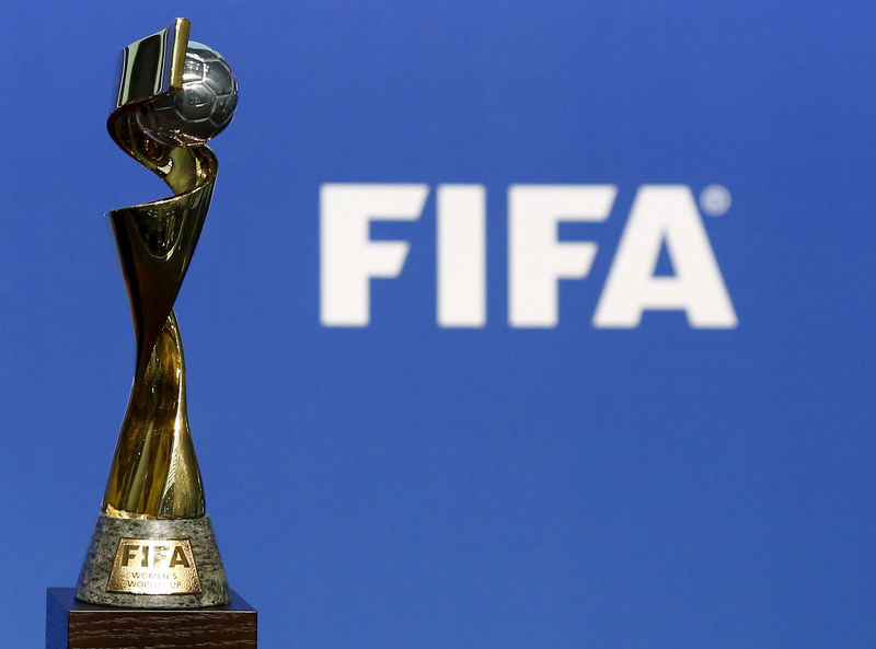 © Reuters. FILE PHOTO: The FIFA trophy of the Women's FIFA World Cup is seen before the announcement ceremony for the Women's FIFA World Cup 2019 in Zurich