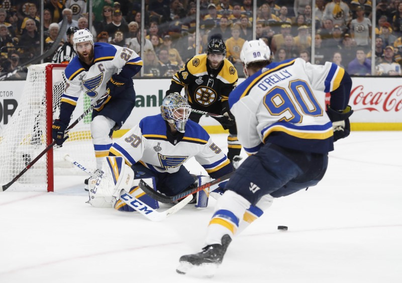 © Reuters. NHL: Stanley Cup Final-St. Louis Blues at Boston Bruins