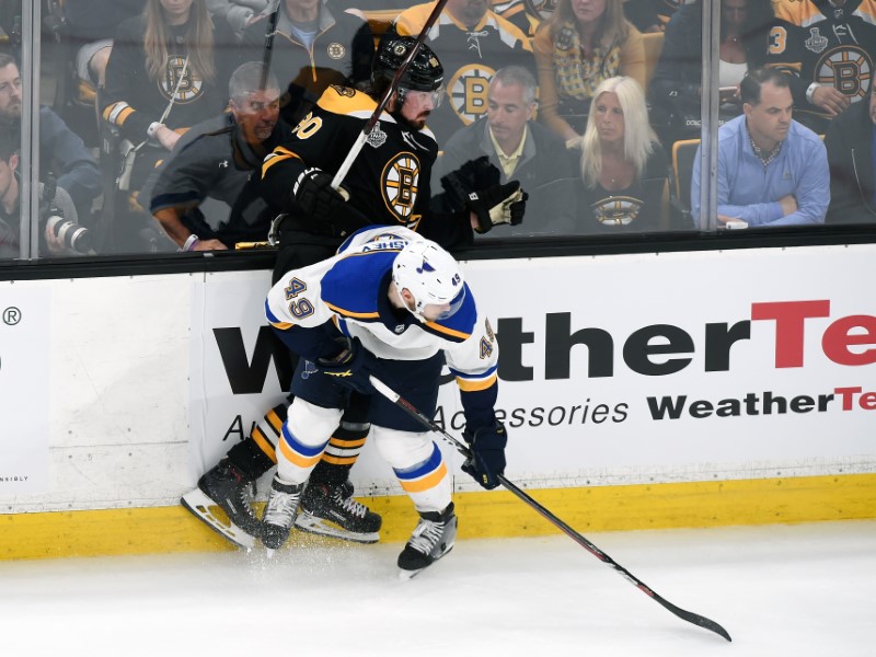 © Reuters. FILE PHOTO - NHL: Stanley Cup Final-St. Louis Blues at Boston Bruins