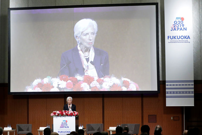 © Reuters. Christine Lagarde, managing director of the International Monetary Fund (IMF), speaks at the Group of 20 (G-20) high-level seminar on financial innovation "Our Future in the Digital Age" in Fukuoka