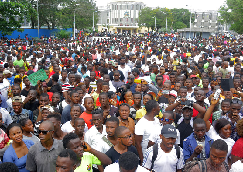 © Reuters. الآلاف ينظمون احتجاجا في ليبيريا ضد الفساد والتدهور الاقتصادي