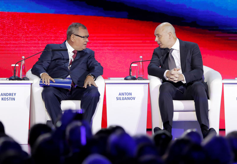 © Reuters. Russia's Finance Minister Siluanov and VTB bank Chief Executive Kostin attend a session of the VTB Capital Investment Forum "Russia Calling!" in Moscow