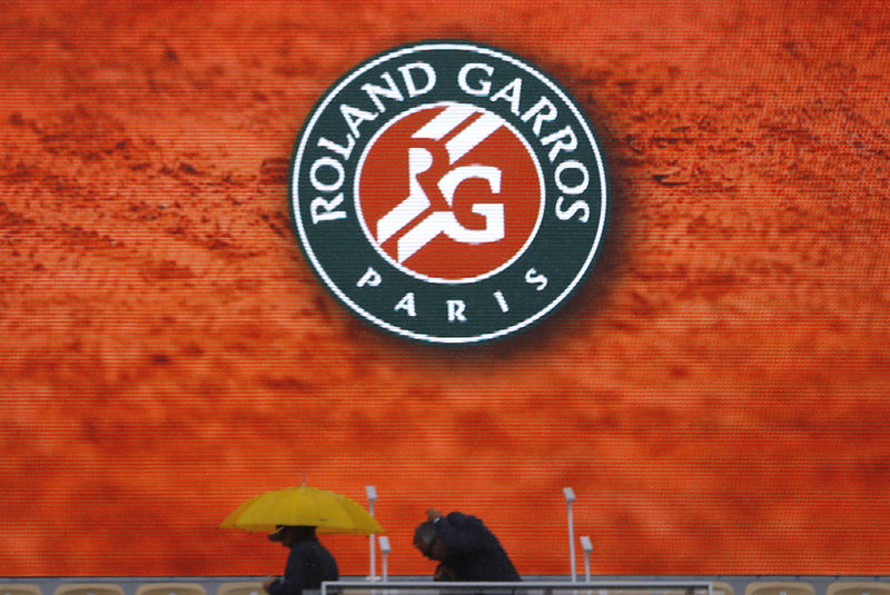 © Reuters. تأجيل نهائي السيدات في باريس بسبب قبل نهائي الرجال والأمطار