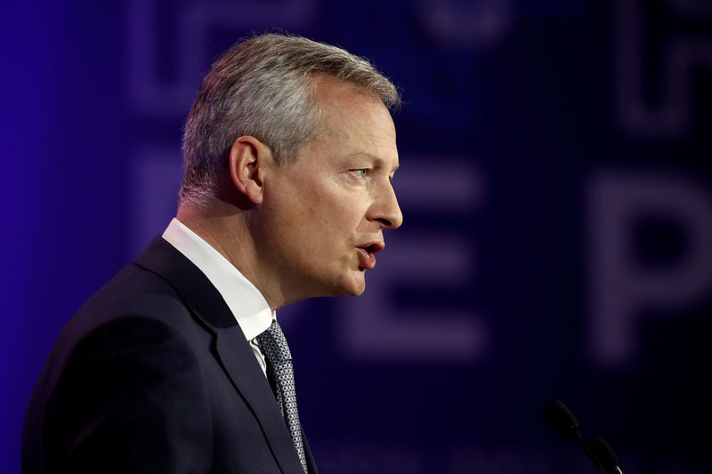 © Reuters. French Economy and Finance Minister Bruno Le Maire delivers a speech during a high-level forum on debt at the Finance ministry in Paris