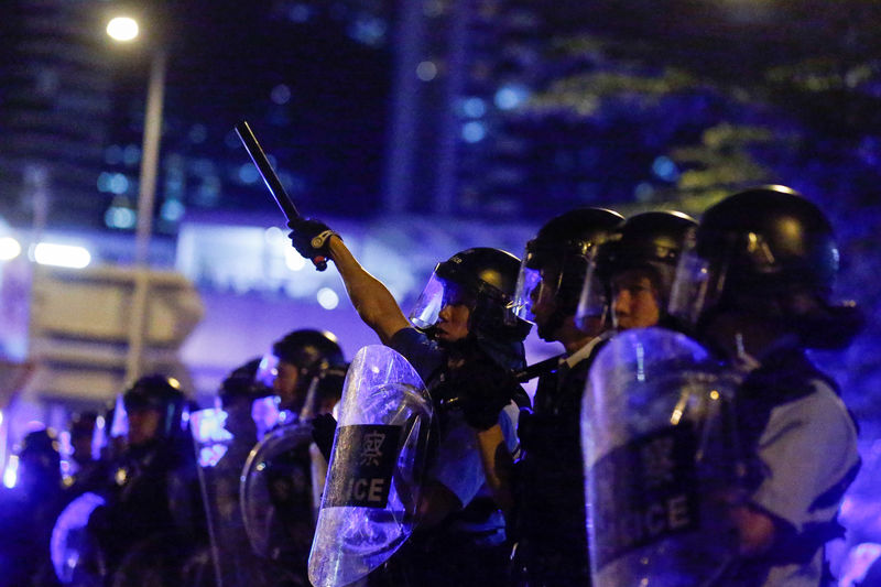 © Reuters. Riot police officers stand guard outside the Legislative Council during a protest to demand authorities scrap a proposed extradition bill with China in Hong Kong