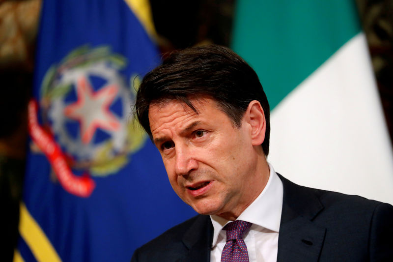 © Reuters. El presidente italiano, Giuseppe Conte, en una rueda de prensa en el Palacio Chigi en Roma