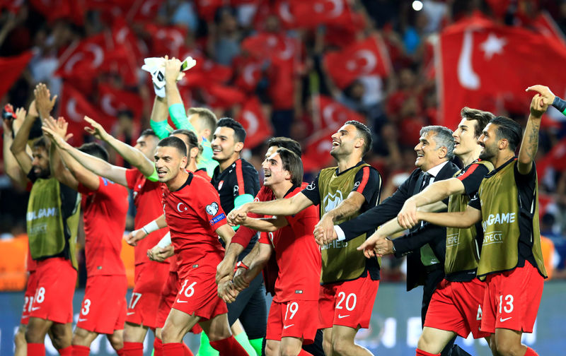 © Reuters. FILE PHOTO: Euro 2020 Qualifier - Group H - Turkey v France