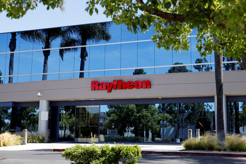 © Reuters. A Raytheon building is shown in San Diego