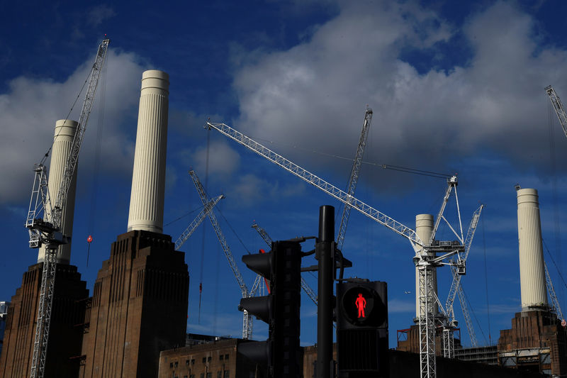 © Reuters. Construction cranes are seen in operation around Battersea Power Station in the Nine Elms area of London