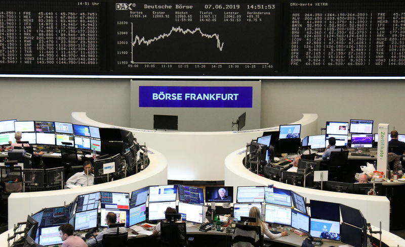 © Reuters. The German share price index DAX graph at the stock exchange in Frankfurt