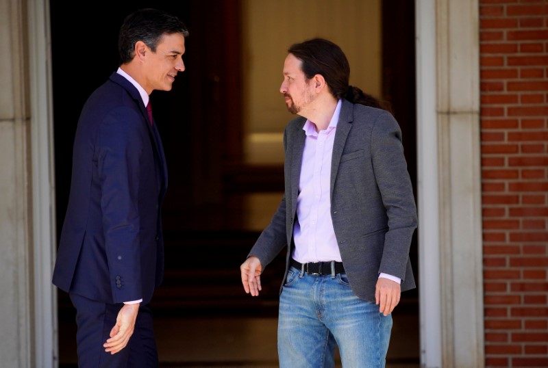 © Reuters. PSOE y Podemos acuerdan negociar un "gobierno de cooperación"