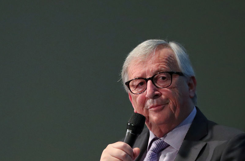 © Reuters. FILE PHOTO: European Commission President Jean-Claude Juncker takes part in an interview with Politico Playbook Live in Brussels