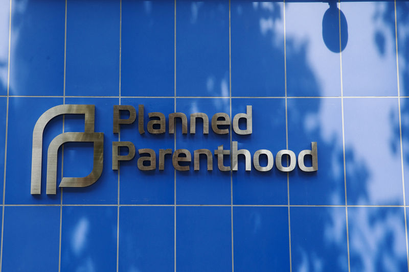 © Reuters. FILE PHOTO: A sign is pictured at the entrance to a Planned Parenthood building in New York