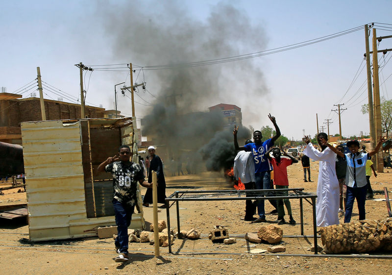 © Reuters. مبعوث: الأطراف السودانية توافق على مواصلة المباحثات بشأن تشكيل مجلس انتقالي