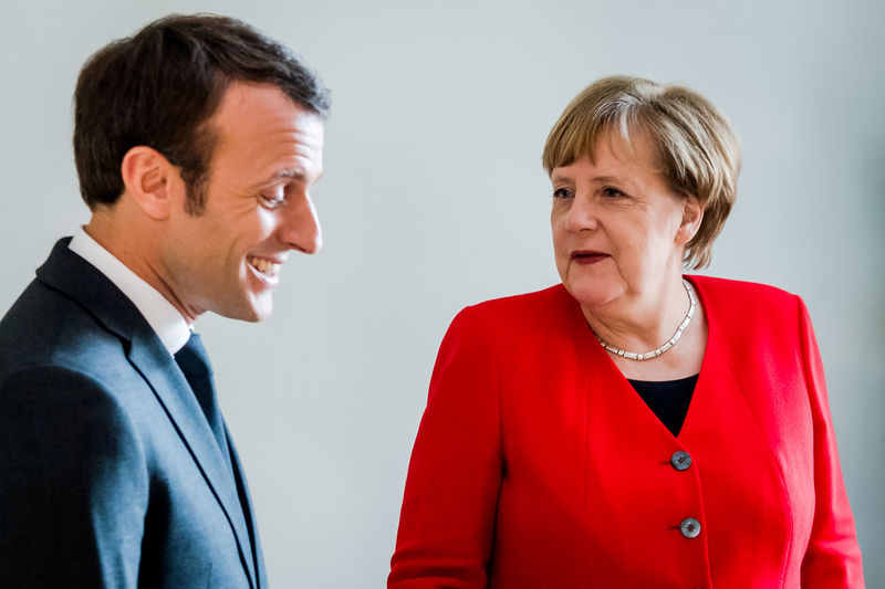 © Reuters. FILE PHOTO: French President Emmanuel Macron and German Chancellor Angela Merkel meet on the sidelines of an EU summit in Brussels