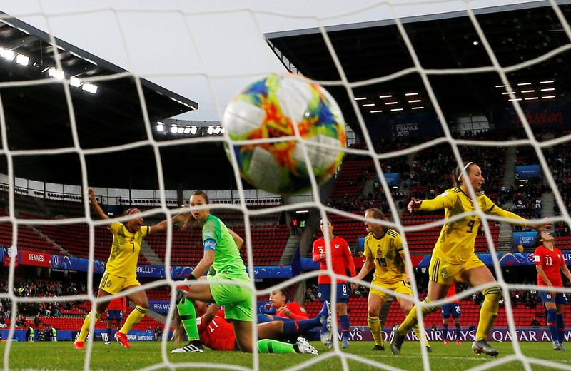 © Reuters. السويد تهزم تشيلي بهدفين في آخر 10 دقائق بكأس العالم للسيدات