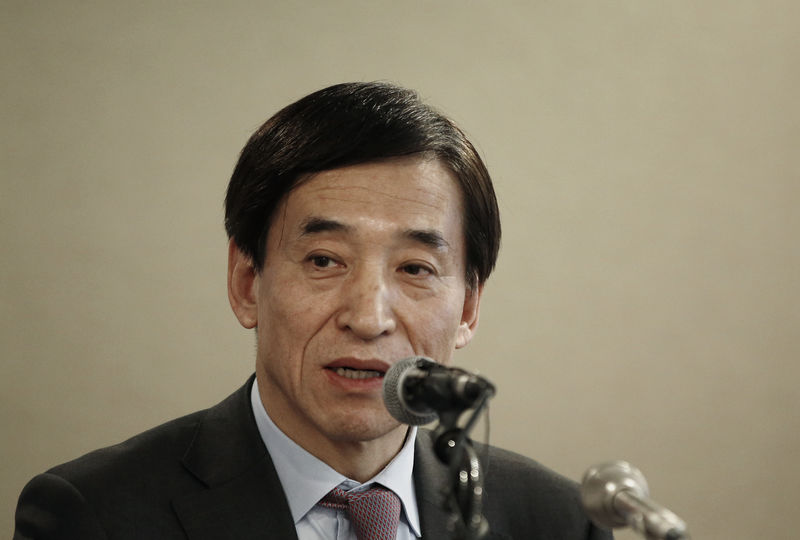 © Reuters. Bank of Korea Governor Lee Ju-yeol speaks during a news conference at Seoul Foreign Correspondent's Club in Seoul