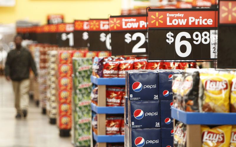 © Reuters. Tienda Wal-Mart en Chicago, EEUU, el 24 de enero de 2012