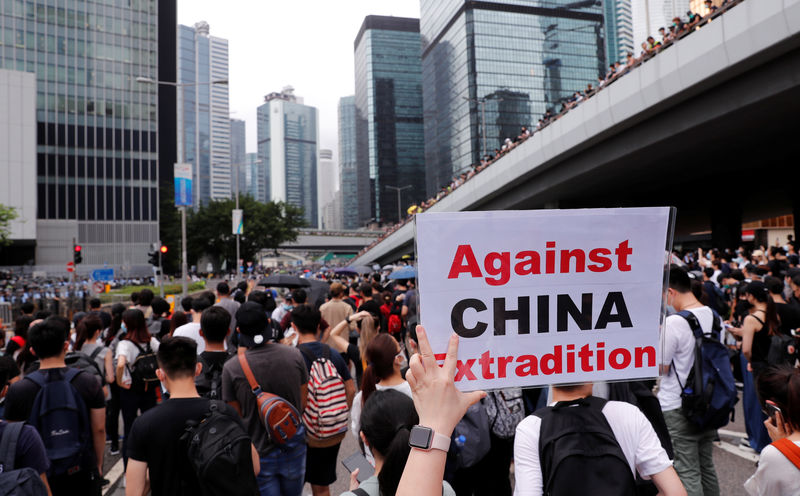 © Reuters. Manifestación contra el proyecto de ley de extradición en Hong Kong, China, el 12 de junio de 2019