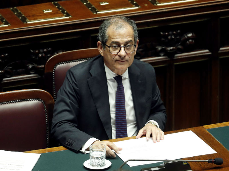 © Reuters. Italian Economy Minister Giovanni Tria is seen in parliament as he speaks over the looming EU disciplinary action against Italy for excessive debt, in Rome