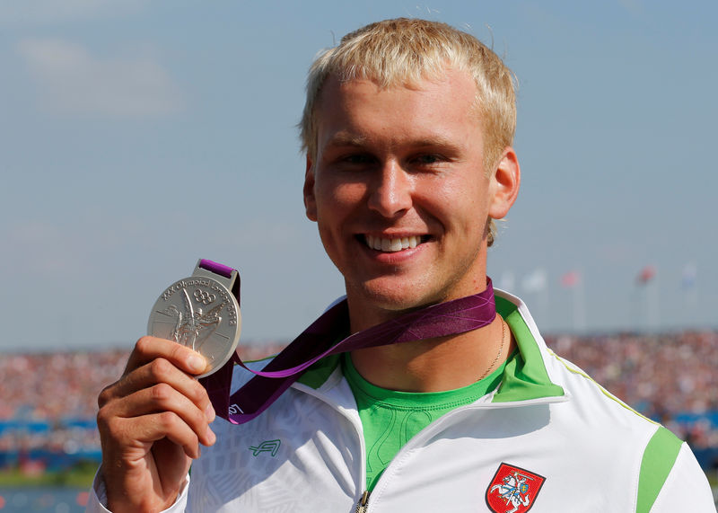 © Reuters. FILE PHOTO: Lithuania's silver medallist Jevgenij Shuklin holds up his medal during the victory ceremony for the men's canoe single (C1) 200m event at Eton Dorney during the London 2012 Olympic Games