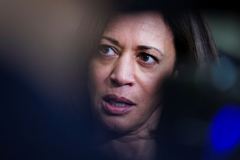 © Reuters. FILE PHOTO: Democratic presidential candidate and U.S. Senator Kamala Harris speaks to the press following a meet and greet for women voters in Birmingham