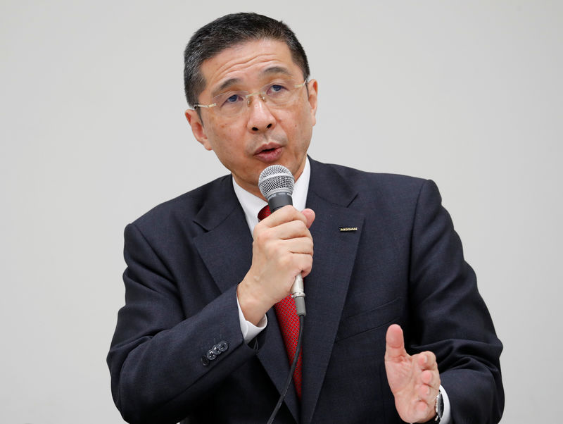 © Reuters. Nissan President and CEO Hiroto Saikawa speaks during a news conference at its global headquarters building in Yokohama