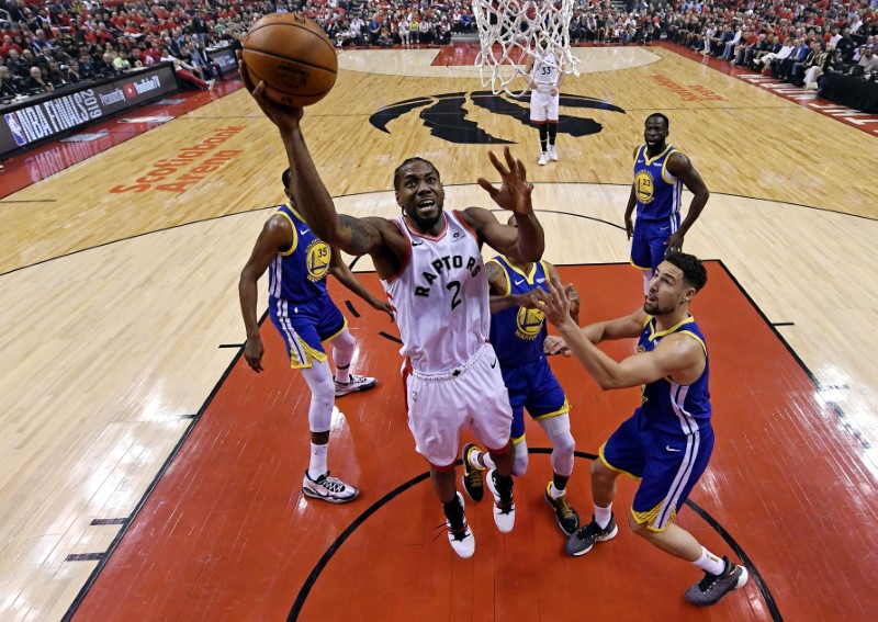 © Reuters. FILE PHOTO: NBA: Finals-Golden State Warriors at Toronto Raptors