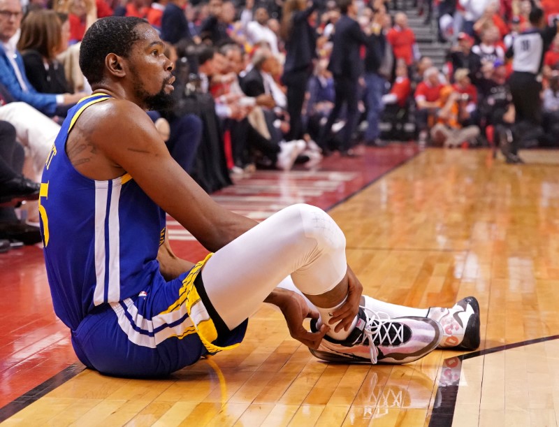 © Reuters. FILE PHOTO: NBA: Finals-Golden State Warriors at Toronto Raptors