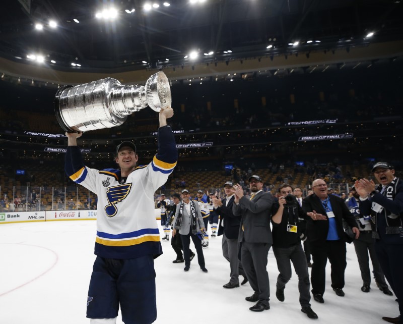 © Reuters. NHL: Stanley Cup Final-St. Louis Blues at Boston Bruins