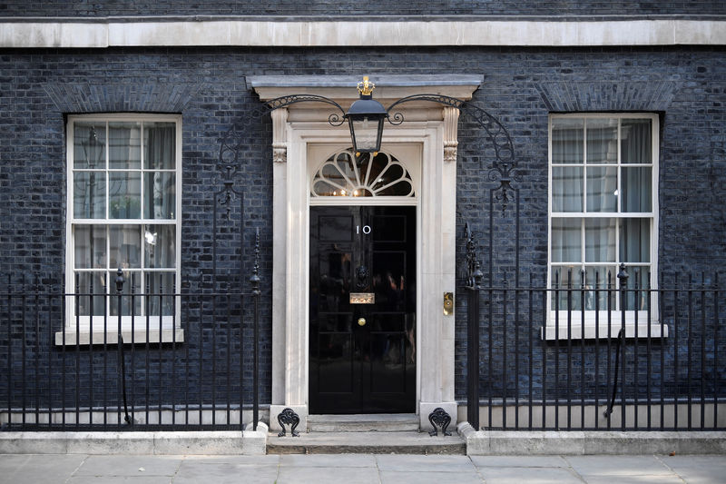 © Reuters. FOTO DE ARCHIVO: La puerta del número 10 de Downing Street en Londres