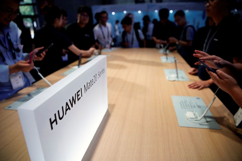 © Reuters. El logotipo de Huawei en el CES (Consumer Electronics Show) Asia 2019 en Shangá
