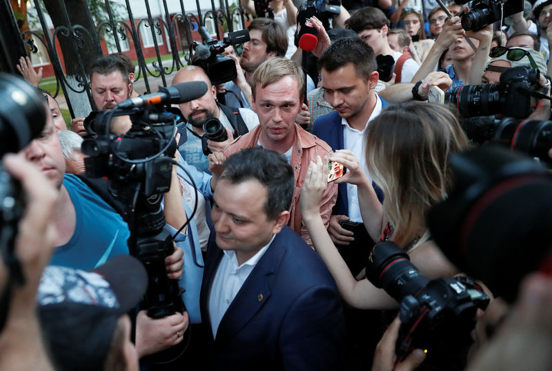 © Reuters. Russian journalist Golunov meets with the media in Moscow