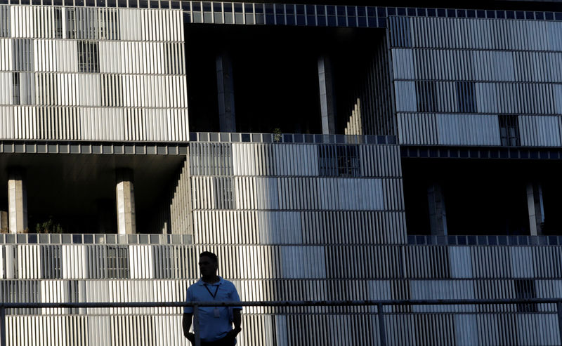 © Reuters. Brazil's state-run Petrobras oil company headquarters is pictured in Rio de Janeiro