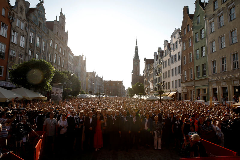 © Reuters. Celebración del 30º aniversario de las primeras elecciones parlamentarias libres y democráticas en Polonia, en el casco antiguo de Gdansk, Polonia, el 4 de junio de 2019.