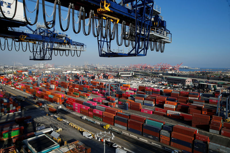 © Reuters. Shipping containers are pictured at Yusen Terminals at thew Port of Los Angeles