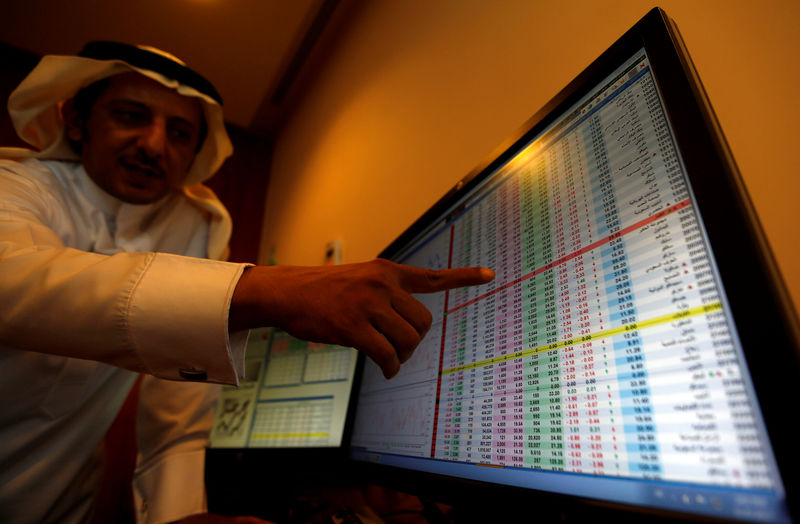 © Reuters. البورصة السعودية تقود أسواق الخليج للتراجع بعد الهجوم على ناقلتين