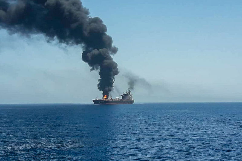 © Reuters. بريطانيا تحث السفن التجارية التي تمر عبر خليج عمان على توخي أقصى درجات الحذر