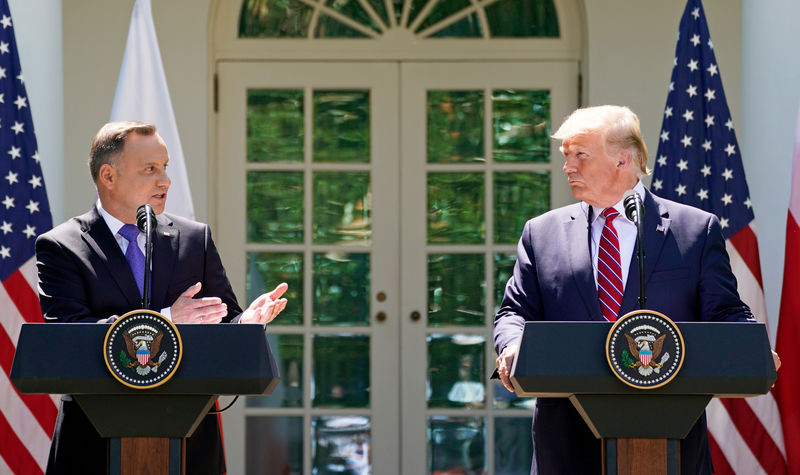 © Reuters. Presidente dos EUA, Donald Trump, e presidente da Polônia, Andrzej Duda, na Casa Branca