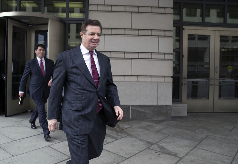 © Reuters. FILE PHOTO: Former Trump campaign chairman Manafort departs a motions hearing at U.S. District Court in Washington