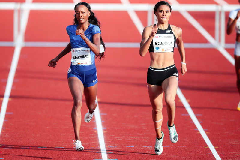 © Reuters. Dalilah Muhammad and Sydney McLaughlin, both of the U.S., compete in Women's 400m hurdles during the IAAF Diamond League in Bislett Stadium in Oslo