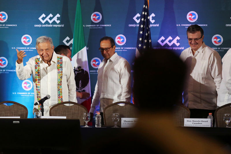 © Reuters. Mexico's President Andres Manuel Lopez Obrador, President of the Business Coordinating Council (CCE) Carlos Salazar and Mexico's Foreign Minister Marcelo Ebrard arrive for the U.S.-Mexico CEO Dialogue, in Merida