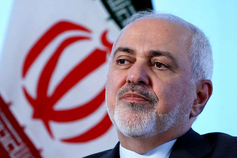 © Reuters. وزير خارجية إيران: مزاعم أمريكا بشأن هجمات خليج عُمان جزء من دبلوماسية التخريب