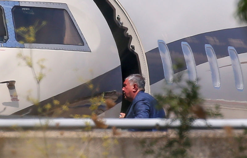 © Reuters. View shows a passenger, believed to be Chief Executive of Rosneft Igor Sechin, boarding a Rosneft-operated aircraft at Palma de Mallorca airport