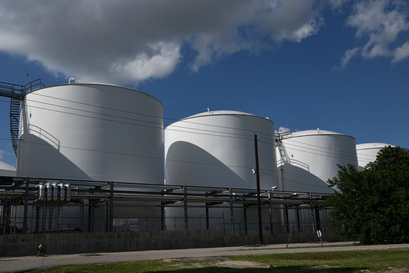 © Reuters. Industrial tanks are seen at a Contanda storage terminal facility by the Houston Ship Channel in Houston