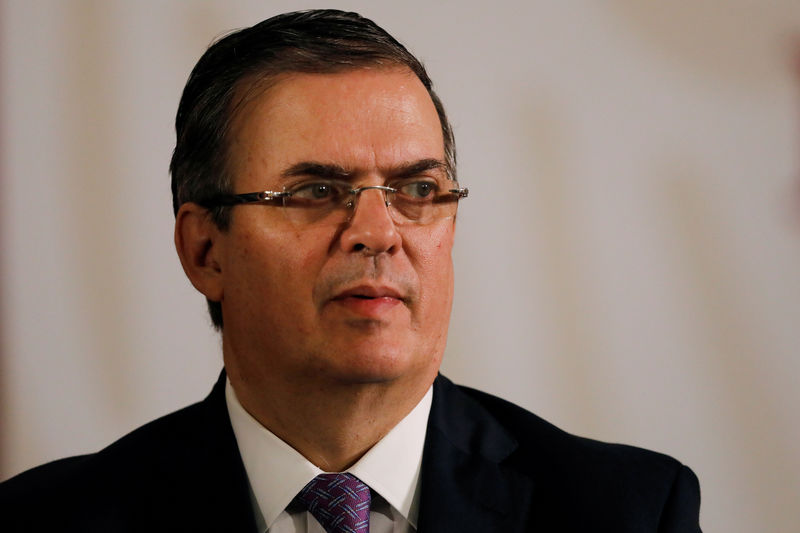 © Reuters. Mexican Foreign Minister Marcelo Ebrard looks on during a news conference at National Palace in Mexico City