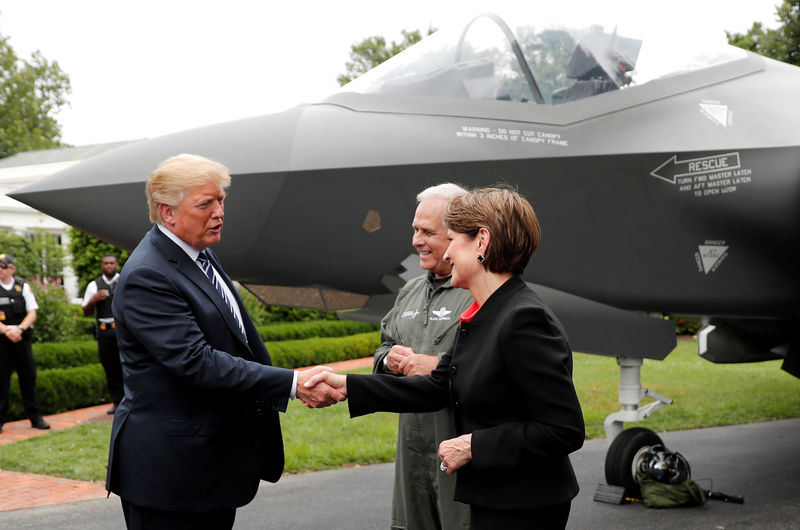 © Reuters. FILE PHOTO: U.S. President Trump hosts White House showcase of American-made products in Washington