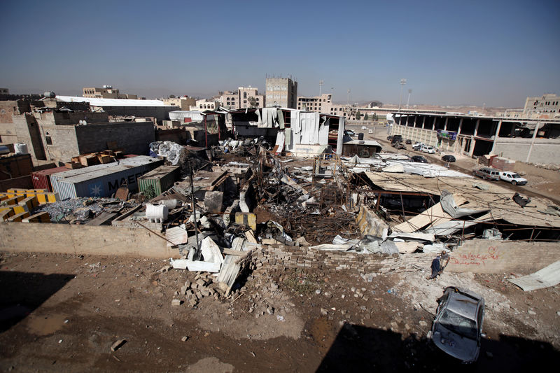 © Reuters. التحالف بقيادة السعودية يقصف مواقع للحوثيين في صنعاء